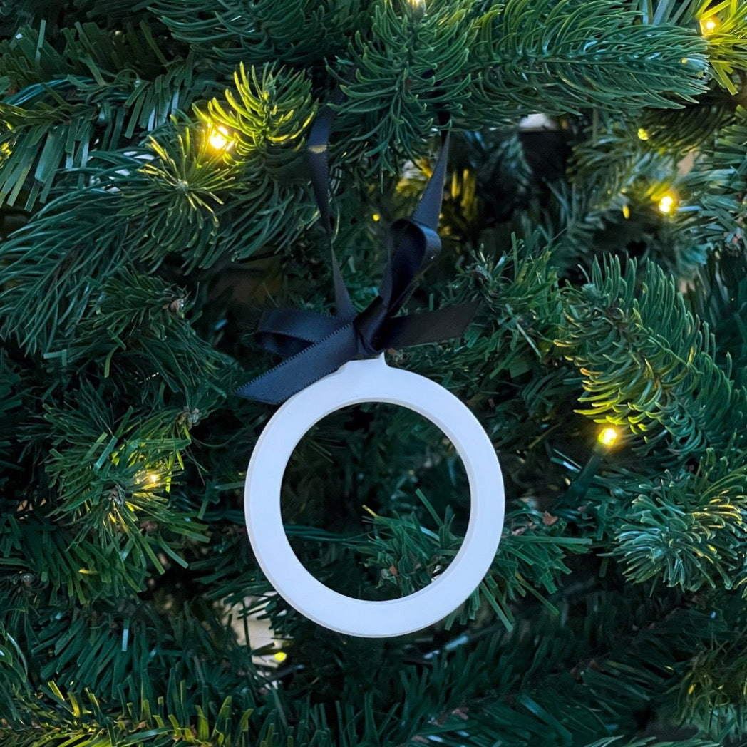 Christmas ornament flat circle white/black